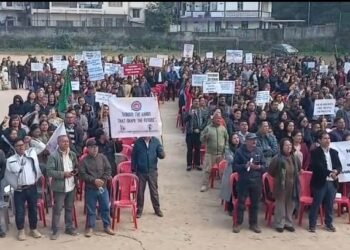 Deficit school teachers push CM for equal dearness allowance