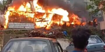 Massive fire engulfs house in Mawlai