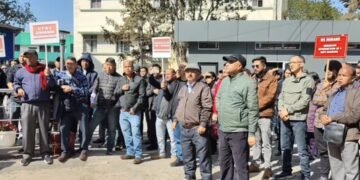 Bank workers strike for 5-day week