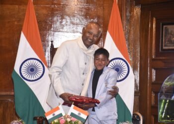 Guv interacts with youth delegates selected for Viksit Bharat Young Leaders Dialogue