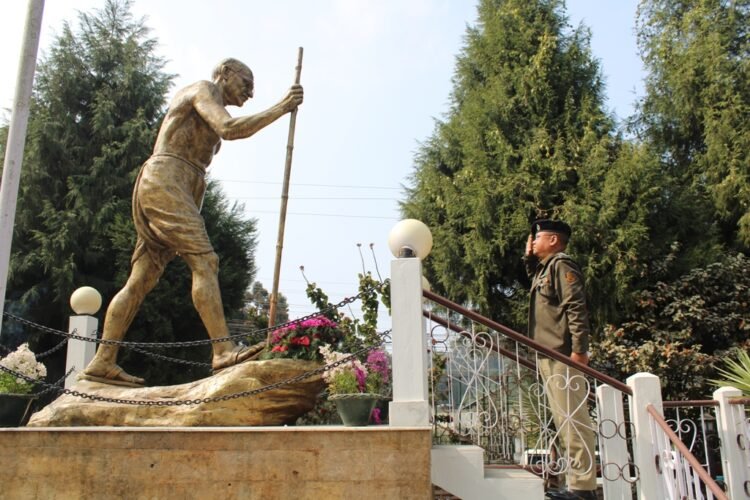 State observes Martyrs’ Day with solemn tributes