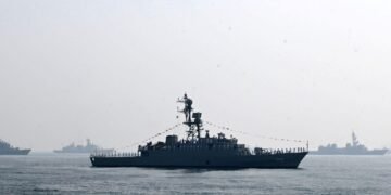 US submarine sinks Iranian warship off Sri Lanka