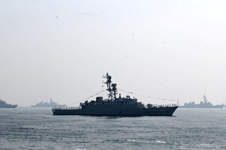 US submarine sinks Iranian warship off Sri Lanka
