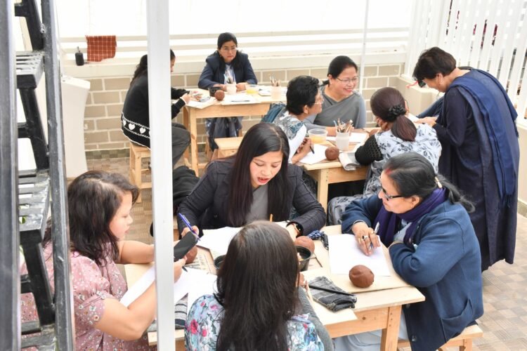 Art therapy workshop held for women