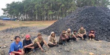 Cops rail illegal coal mine in EJH; 9 workers arrested