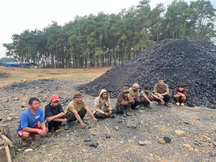 Cops raid illegal coal mine in EJH; 9 workers arrested