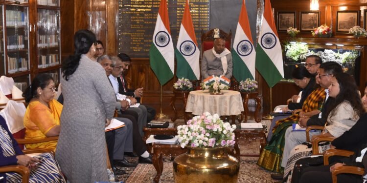 Governor chairs meeting with institutions to enhance higher education