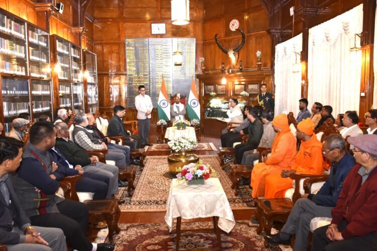 Guv distributes financial assistance to community beneficiaries