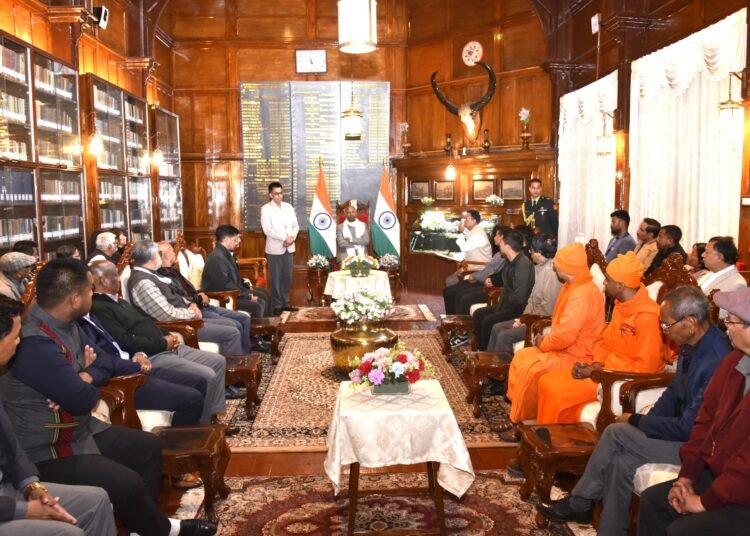 Guv distributes financial assistance to community beneficiaries