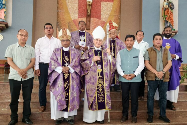 Vatican ambassador celebrates mass in Tura