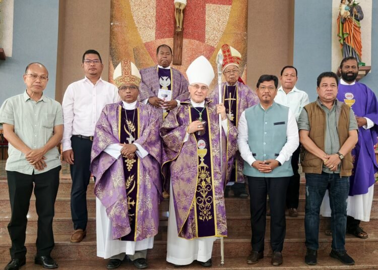 Vatican ambassador celebrates mass in Tura