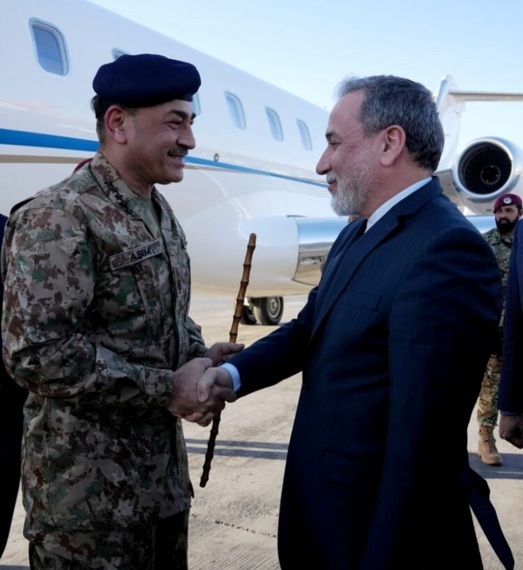 Pakistani delegation reaches Iran for peace talks
