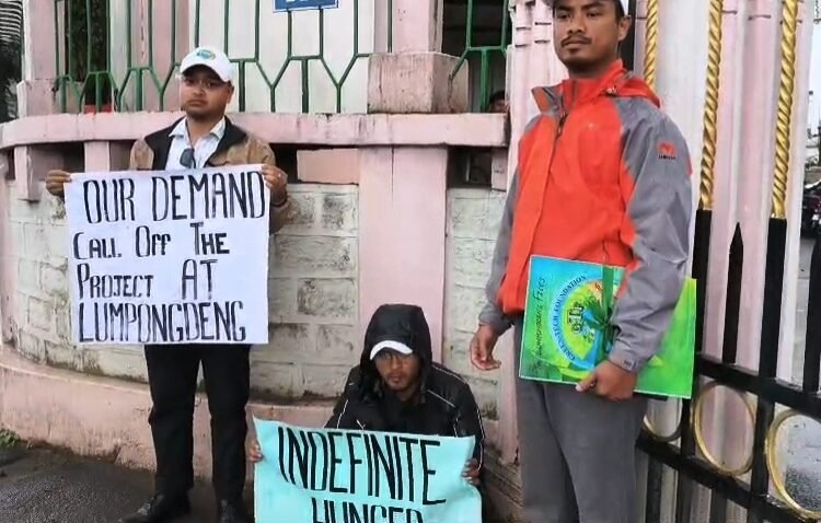 Green-Tech try to block Secretariat in Lumpongdeng protest