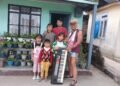 Lou Majaw gifts electric keyboard to visually challenged pianist