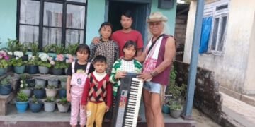 Lou Majaw gifts electric keyboard to visually challenged pianist