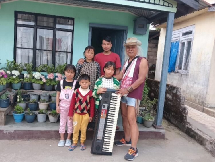 Lou Majaw gifts electric keyboard to visually challenged pianist