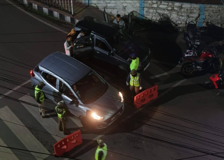 194 traffic violators caught, Rs 2.46 lakh fines imposed in single evening