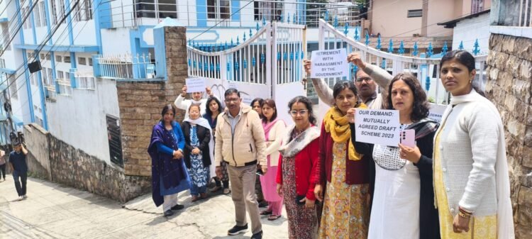 Govt invites deficit teachers for talks on provident fund