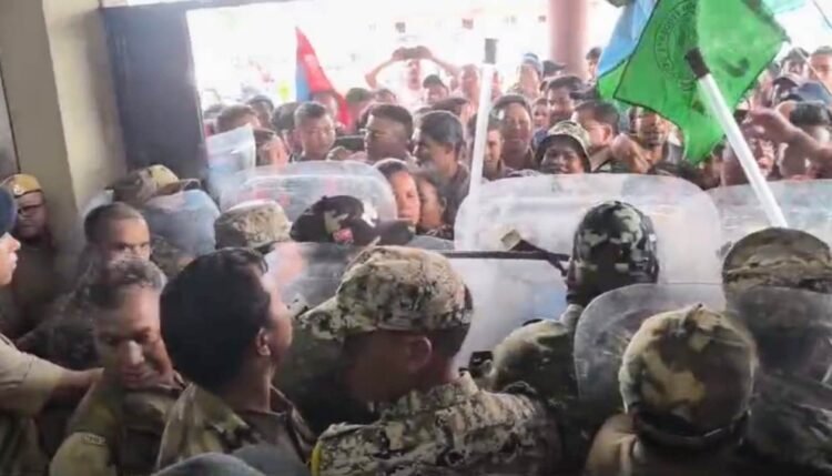 Protestors besiege EJH DC’s office over Shree Cement