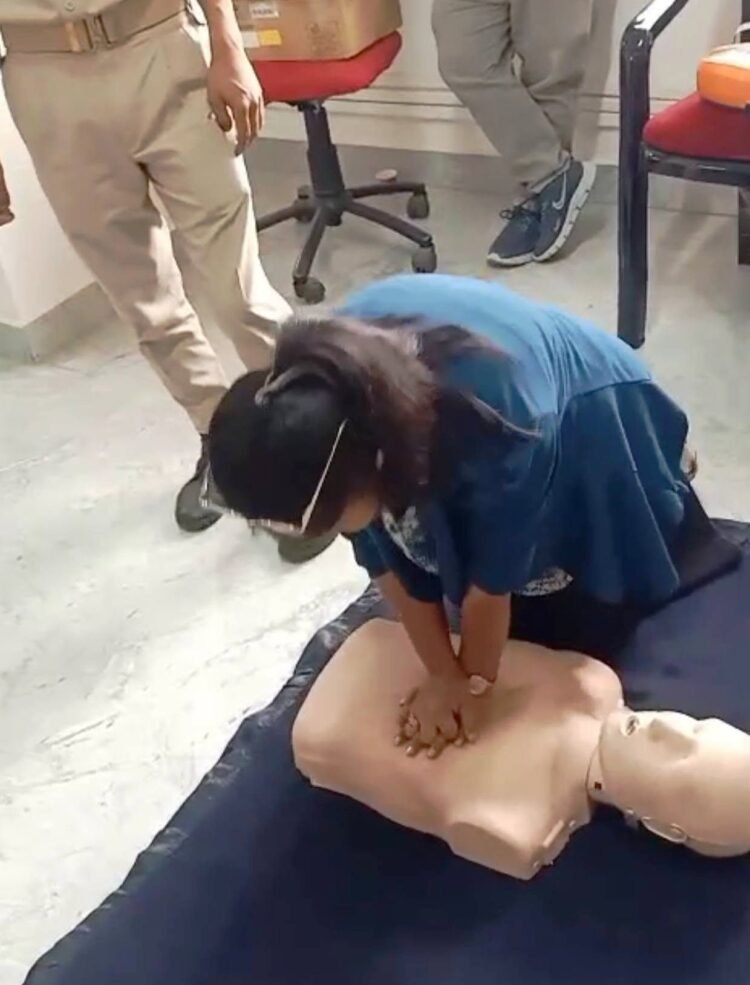 First aid training held for traffic personnel