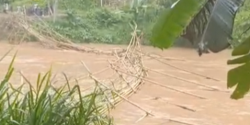 Washed away every monsoon, Lailad residents demand permanent bridge