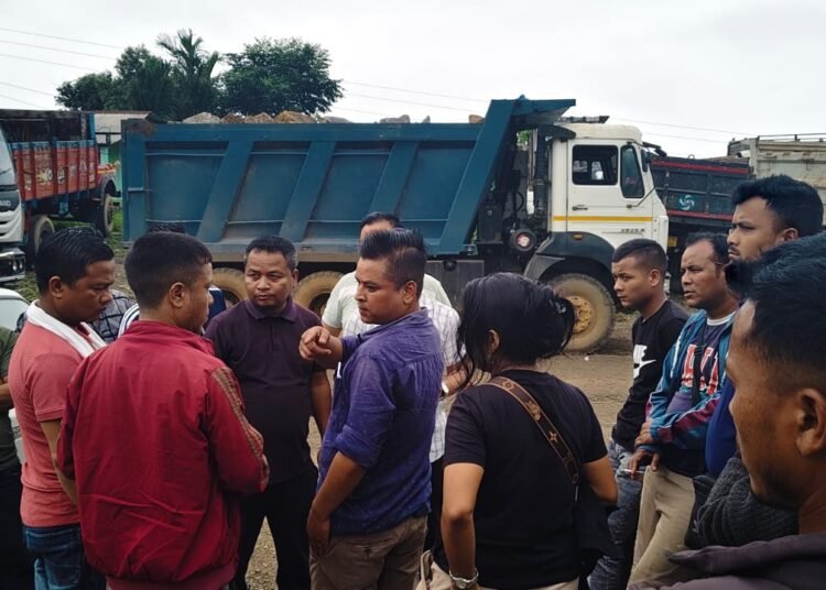 Over 200 trucks lack necessary docs: pressure groups say