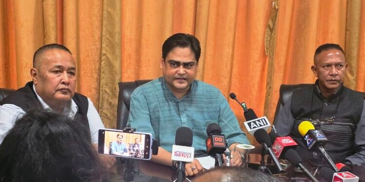 Union MoS reiterates friendly ties, expresses concern for Hindus in B’desh