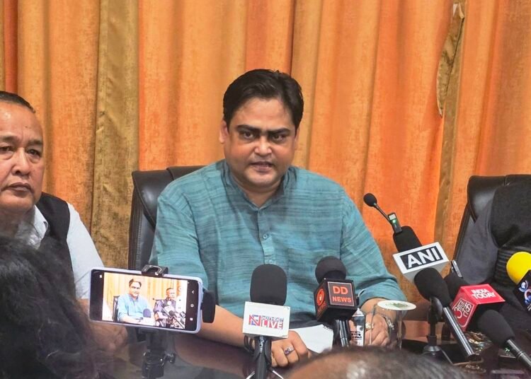 Union MoS reiterates friendly ties, expresses concern for Hindus in B’desh