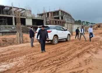 CM reviews infrastructure projects in New Shillong