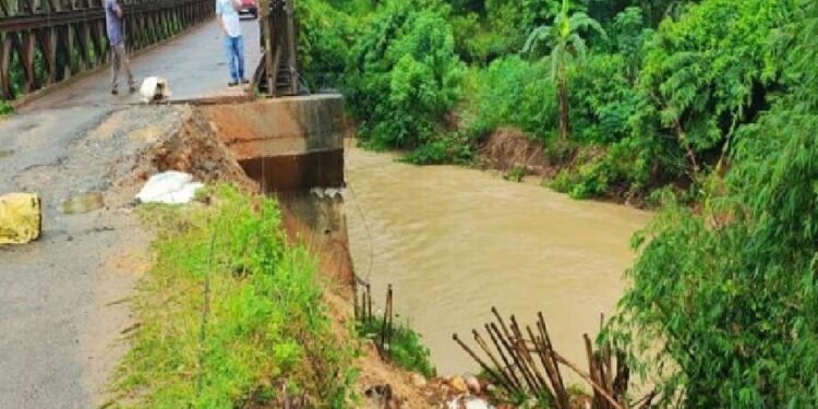 CM reviews monsoon preparedness after rain triggers landslides, floods in 32 villages