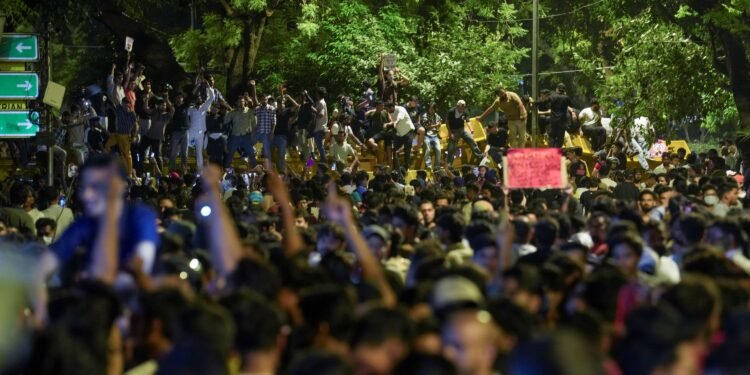 CJP says talks only at neutral venue; protests spread to more places