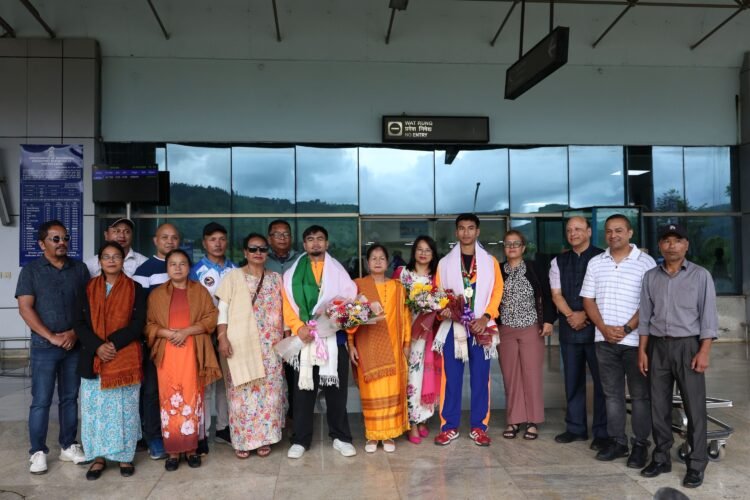 Daniel & Gideon given heroes’ welcome after South Asian Karate C’ship success