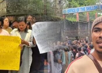 Hawkers protest continuing delay in forming TVC