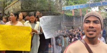 Hawkers protest continuing delay in forming TVC