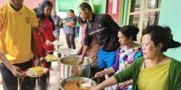 Cook-cum-helpers demand immediate payment of dues