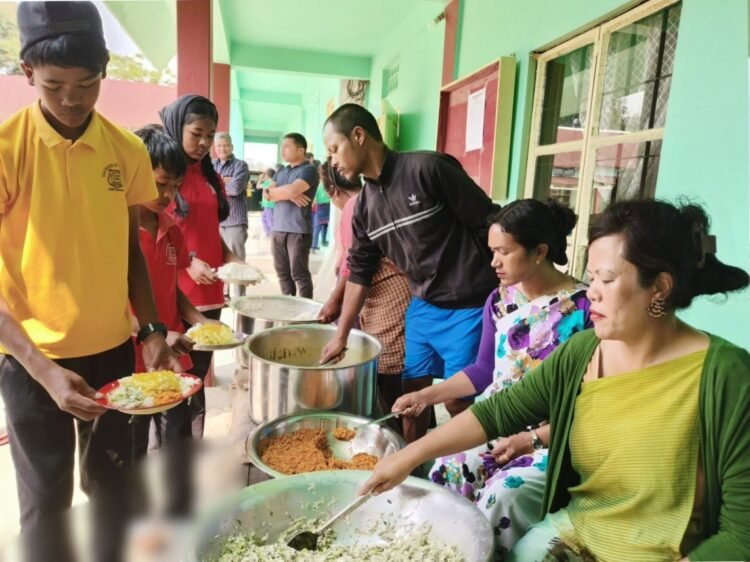 Cook-cum-helpers demand immediate payment of dues