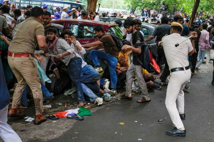 CJP march: Forces lathicharge as protesters try to breach barricades near Parliament Street