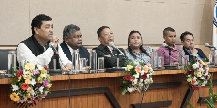 Speaker encourages youth to participate in public life