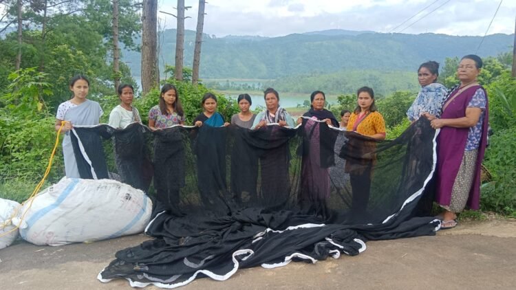 25 women fisher families get cage nets
