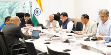 Cabinet approves new EV policy with Rs 25,000 incentive for buyers