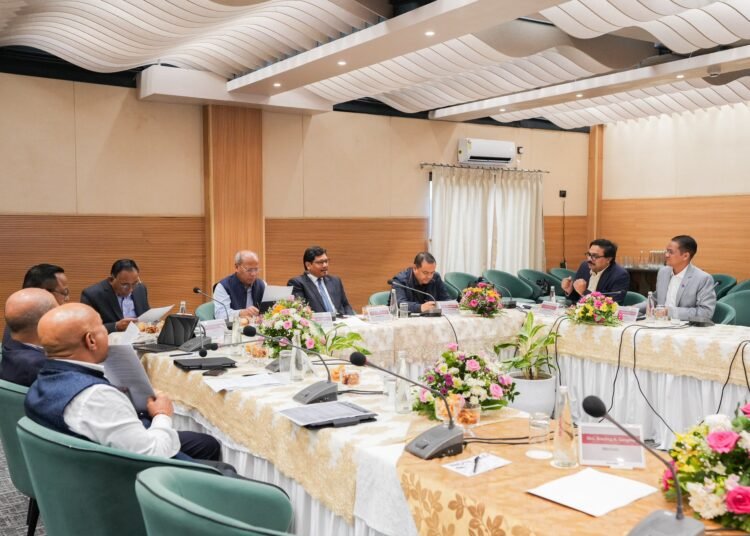 Cabinet scraps temp worker loophole, keeps contractual jobs open