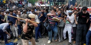 118 police personnel injured, 70 protesters detained as CJP protest turns violent in Delhi