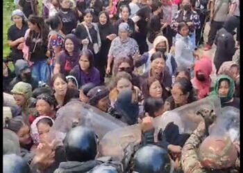 Security forces avert clash by preventing mob from entering a locality in Manipur