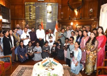 15 visually impaired persons receive smart glasses