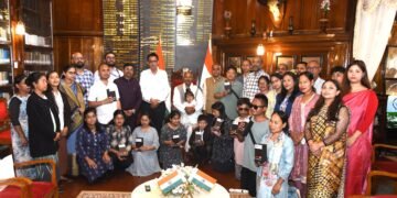 15 visually impaired persons receive smart glasses