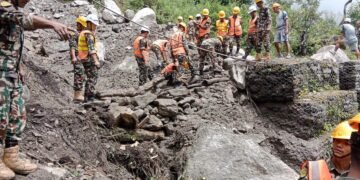 Nepal toll reaches 788 fears of more floods grow; over 2,500 still missing