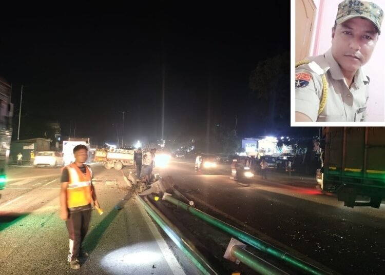 Falling electric poles kill on-duty home guard
