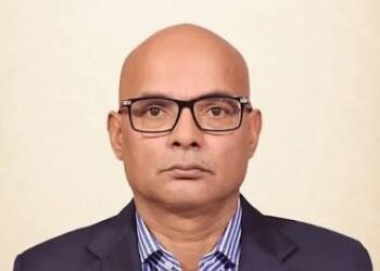 Govt backs under-fire Advocate General