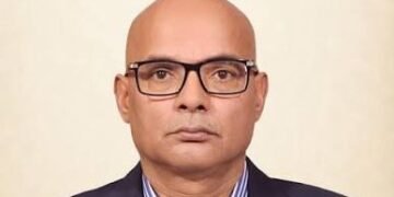 Govt backs under-fire Advocate General