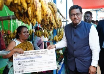 CM reviews Polo vendors’ market, distributes livelihood grants